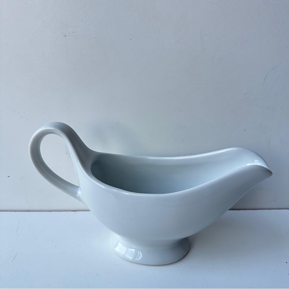 Classic White Porcelain Gravy Boat Sauce Server Dish Modern Minimalist OS